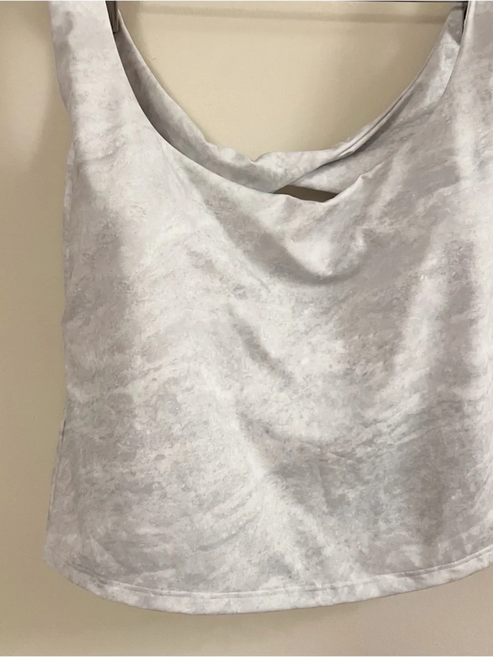 Fabletics Oasis Twist Built-In Bra Tank Stone Marble NEW Size XXL - Picture 2 of 6